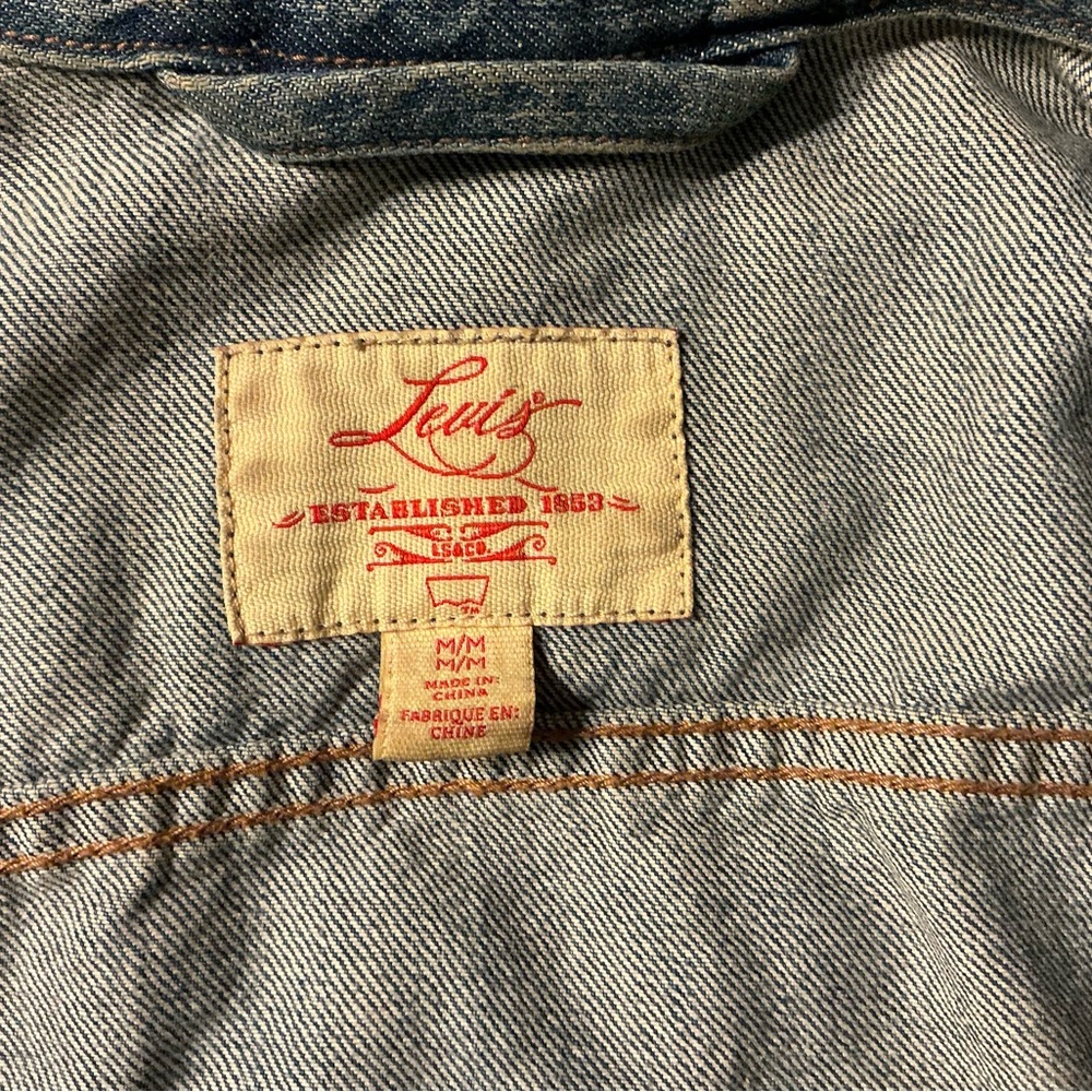 Levi cropped waist jean jacket size Medium - Picture 8 of 8